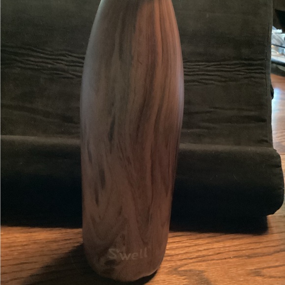 Wood grain beverage bottle - Picture 2 of 6